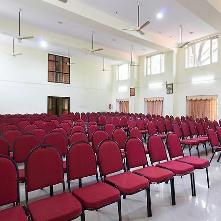 Sree Gokulam Sabari Hotel Chavakkad Exterior photo