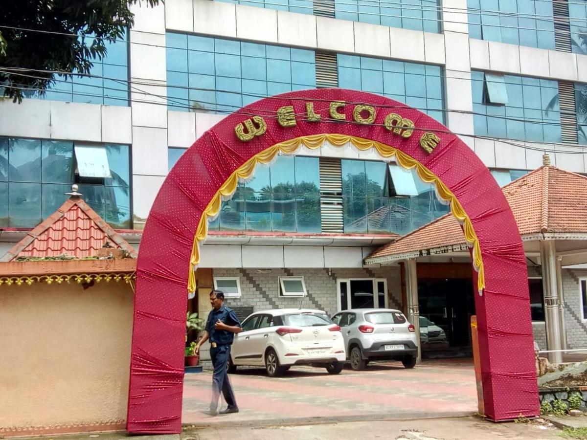 Sree Gokulam Sabari Hotel Chavakkad Exterior photo