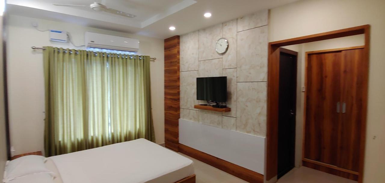 Sree Gokulam Sabari Hotel Chavakkad Exterior photo