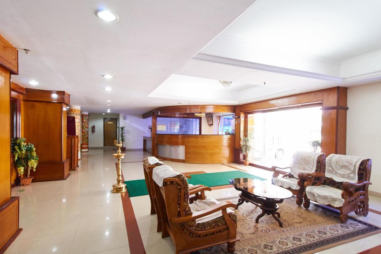 Sree Gokulam Sabari Hotel Chavakkad Exterior photo