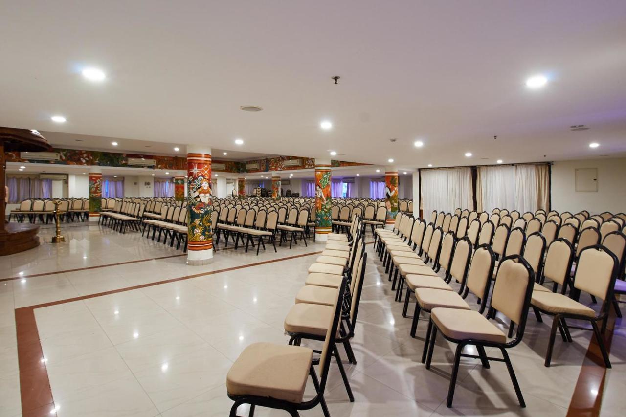 Sree Gokulam Sabari Hotel Chavakkad Exterior photo