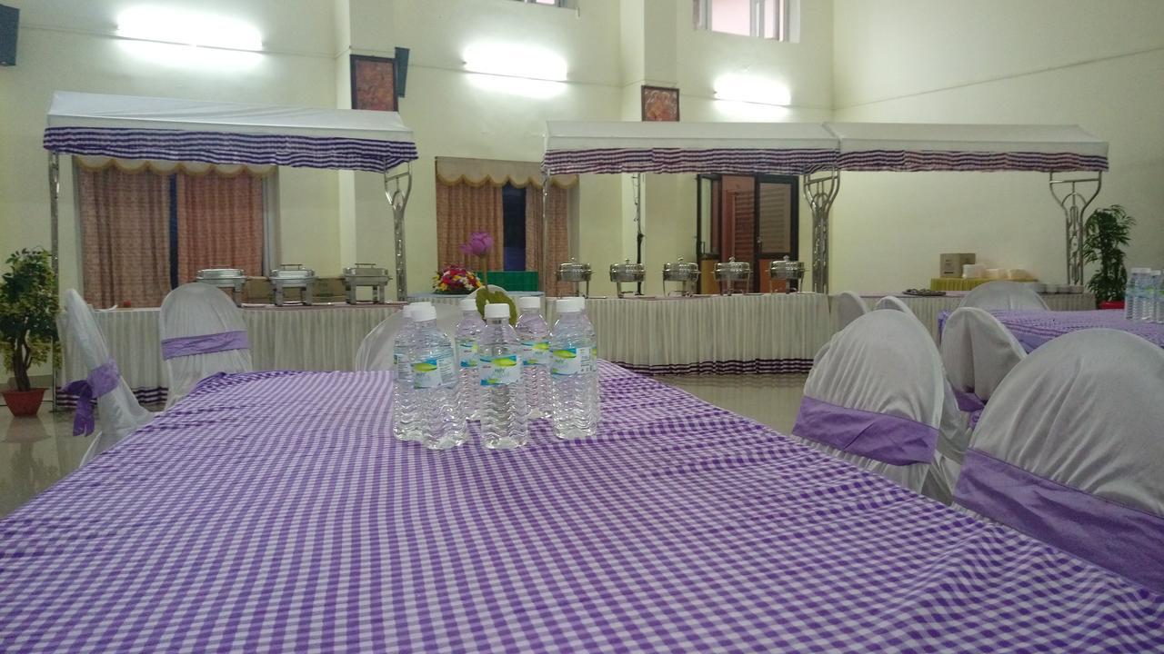 Sree Gokulam Sabari Hotel Chavakkad Exterior photo