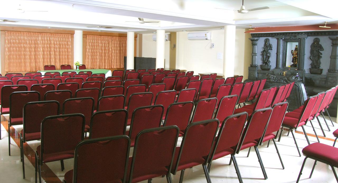 Sree Gokulam Sabari Hotel Chavakkad Exterior photo